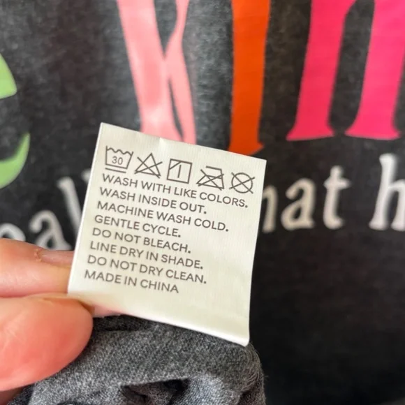 “Be Kind” Graphic Tee – Size (XXL) - Picture 3 of 4